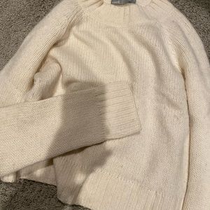 Quiet luxury Vince 100% soft and thick cashmere sweater top